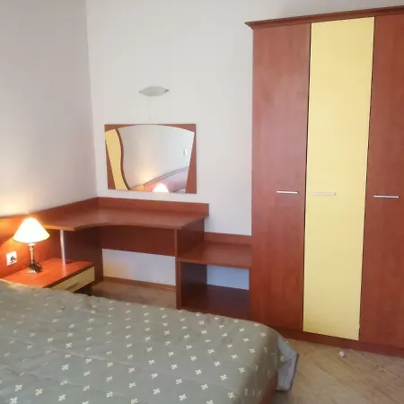 Top Floor In Poseidon Complex דירה
